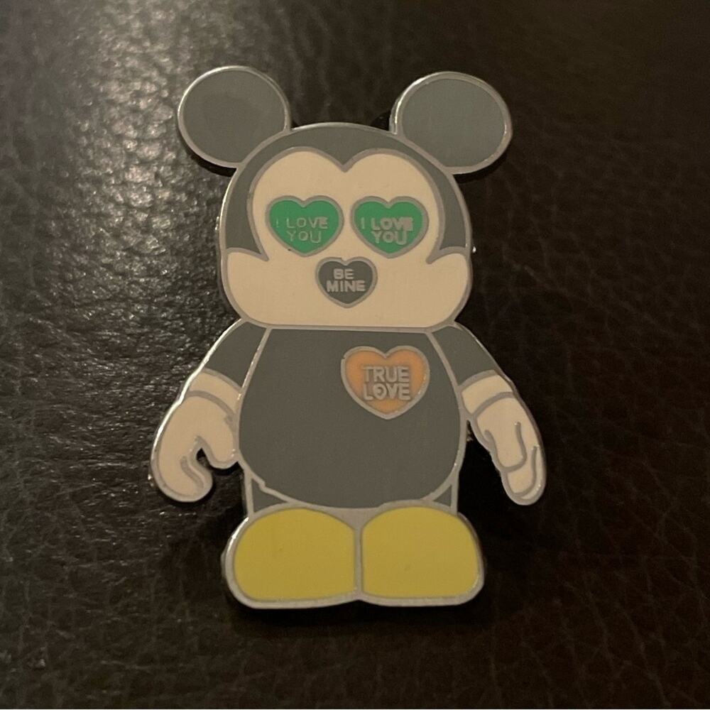 Disney Vinylmation Pin Unisex‎ OS Grey Excellent Valentine Mickey Heart 2013